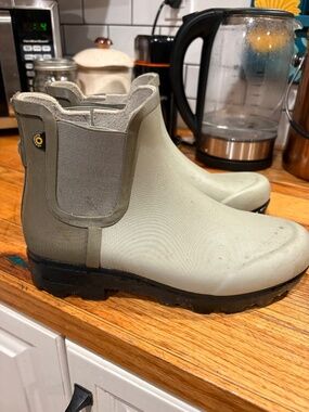 Women’s bogs rain boots